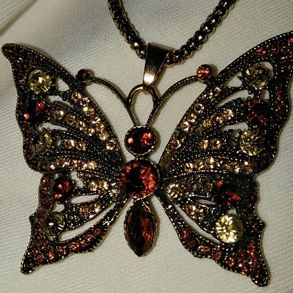 Betsey Johnson butterfly necklace - Picture 2 of 2
